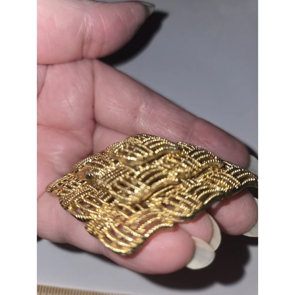 Vintage Gold Tone Diamond Basketweave Brooch Pin Textured Lattice Pin 70s/80s